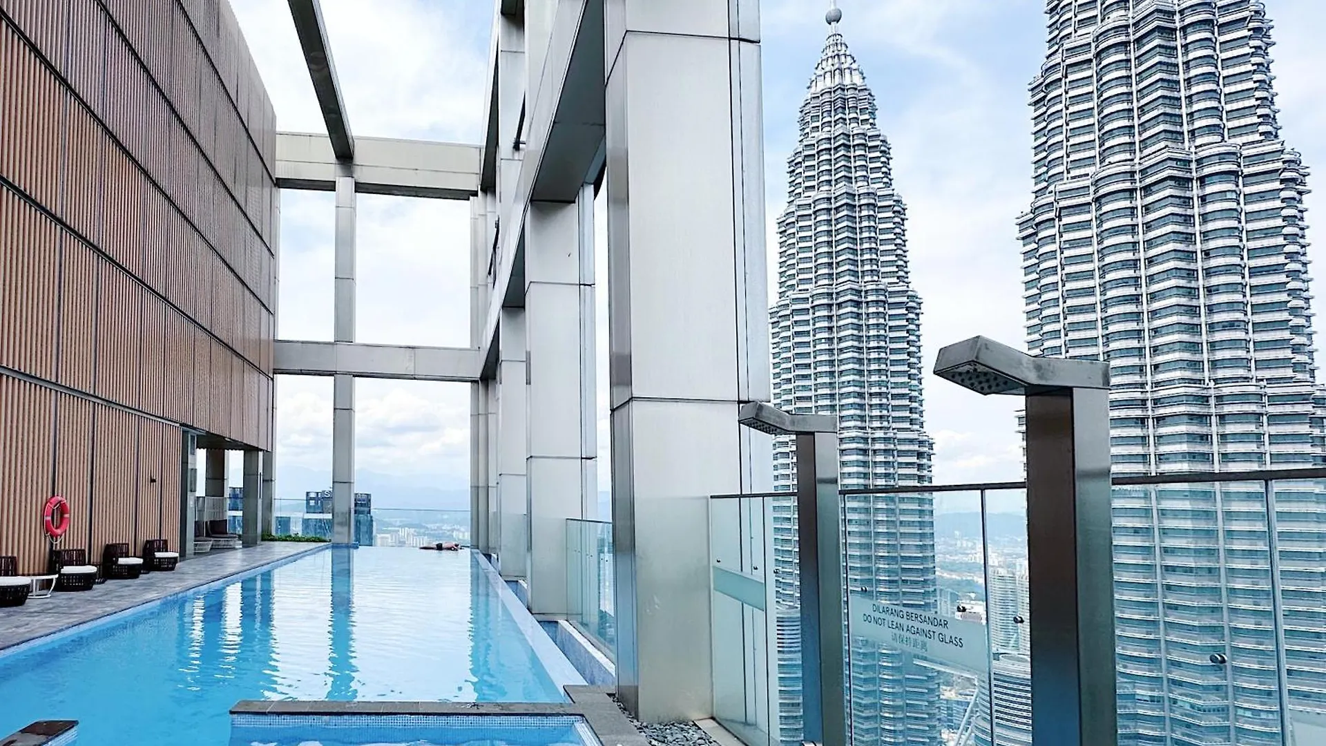 Homestay Tropicana The Residence Lv Suite With Klcc View Kuala Lumpur